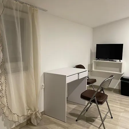 White Pearl Apartment Vir