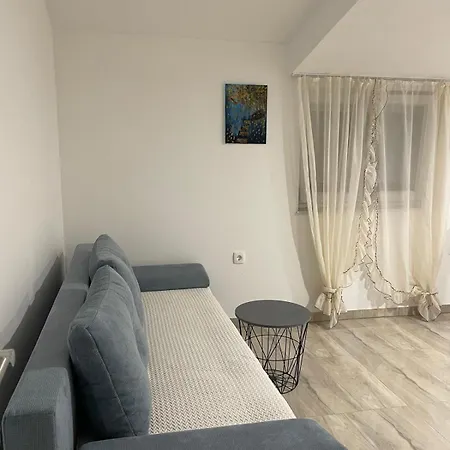 White Pearl Apartment *