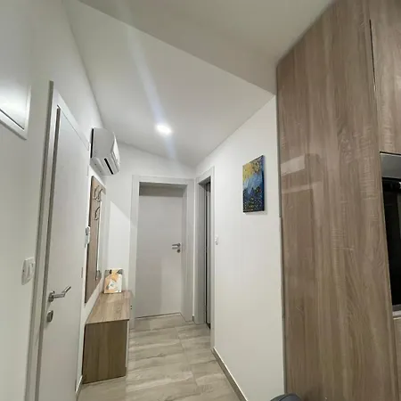 White Pearl Apartment *
